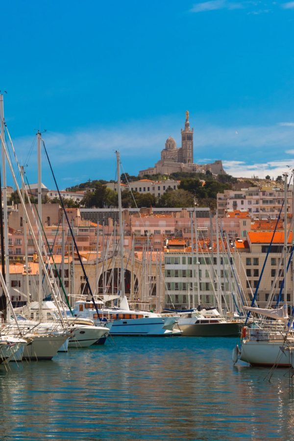 sunny-old-port-and-the-basilica-of-notre-dame-de-la-garde-on-the-background-on-the-hill-marseille-france